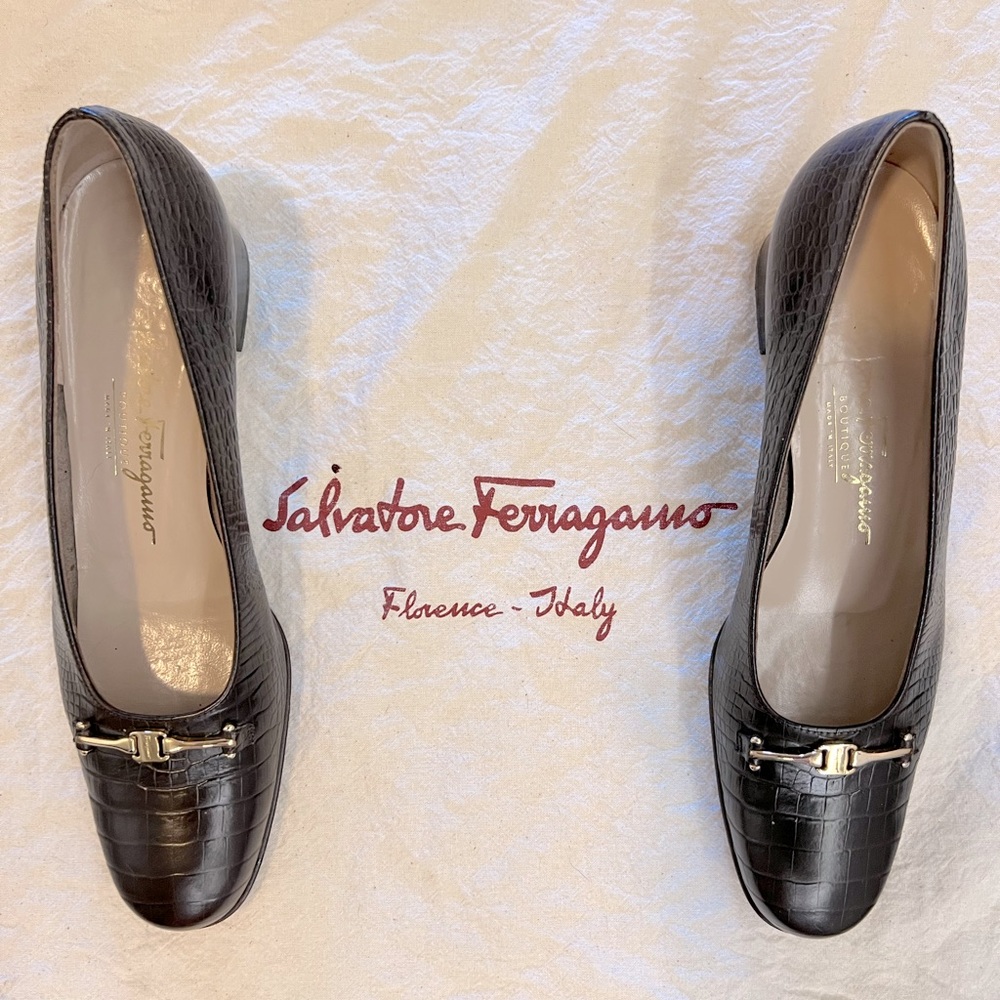 Salvatore Ferragamo Vintage Leather Embossed Crocodile Pump Womens Size 9